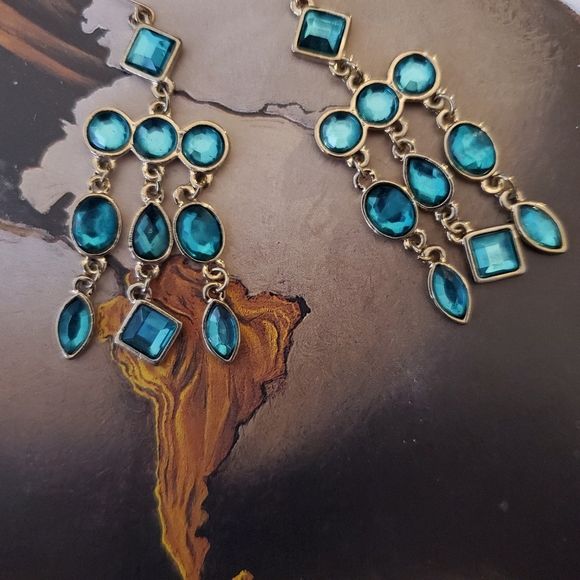 Dangle Earings - Picture 1 of 5